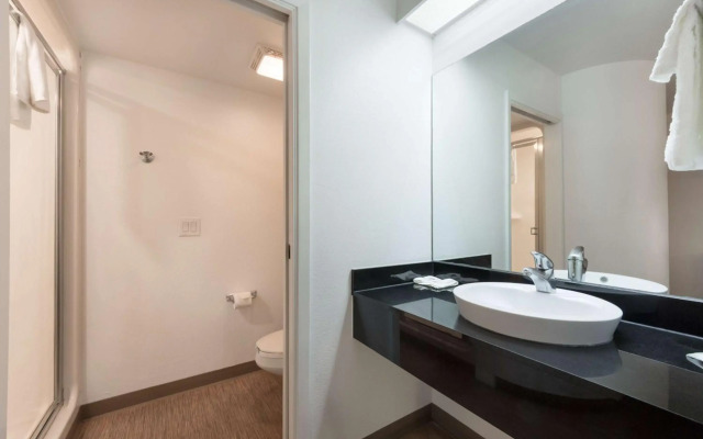 Motel 6 Dallas, TX - Northeast