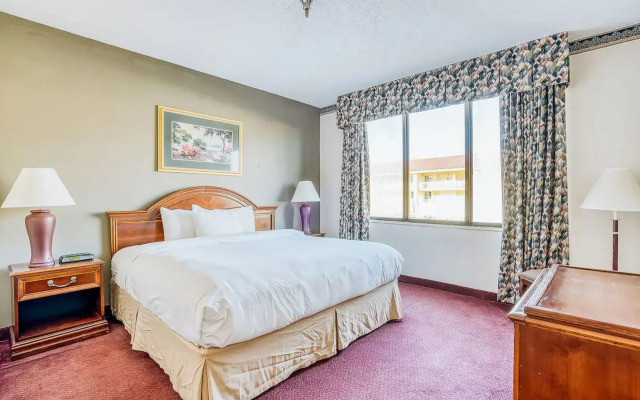 Rodeway Inn & Suites and Conference Center