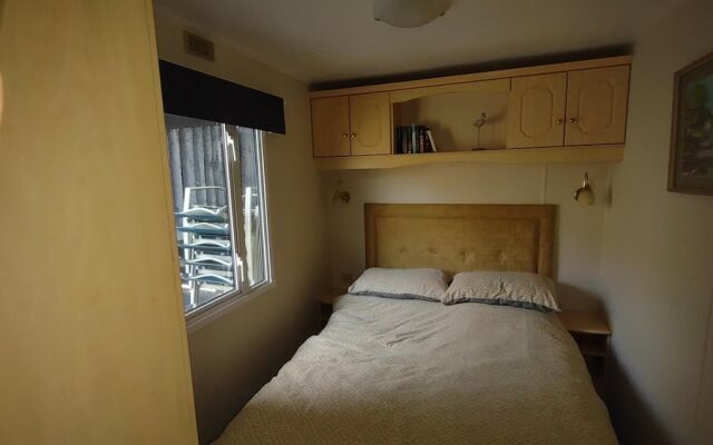 Charming 3-bed Caravan Cymtydu