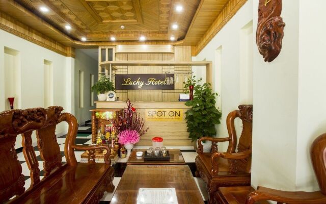 Spot On 855 Lucky Hotel