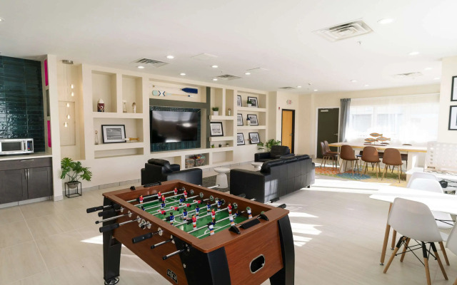 Gateway Hotel & Suites, Ascend Hotel Collection