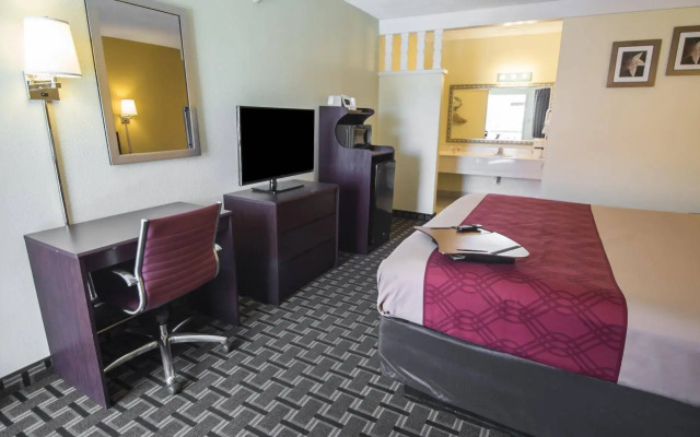 Super 8 by Wyndham Albuquerque Downtown