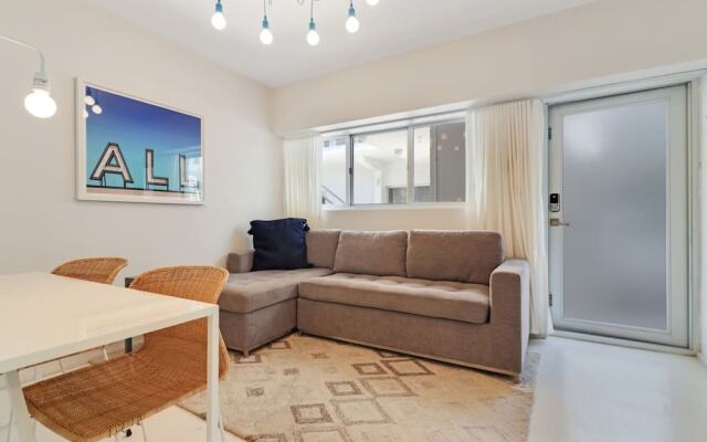 Roami at 250 Collins