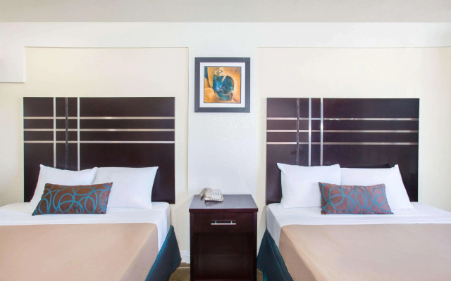 Travelodge by Wyndham Fresno Yosemite Area