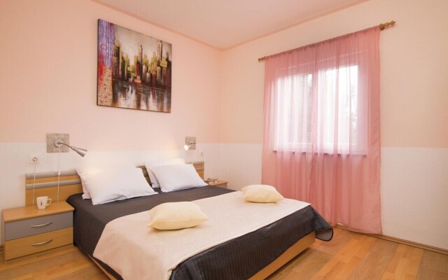 Amazing Home in Vinez With Wifi and 3 Bedrooms