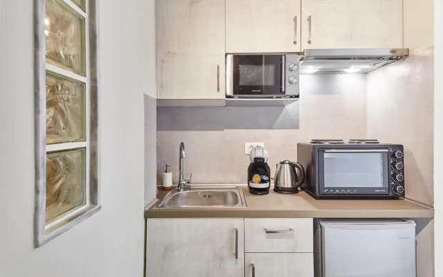 Explore Athens from an uber-central studio!