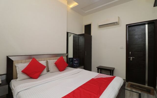 OYO 24723 Hotel Atul Palace