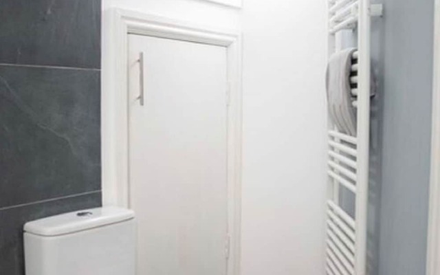 Snug Holiday Home in Gloucester Near Robinswood Hill Park