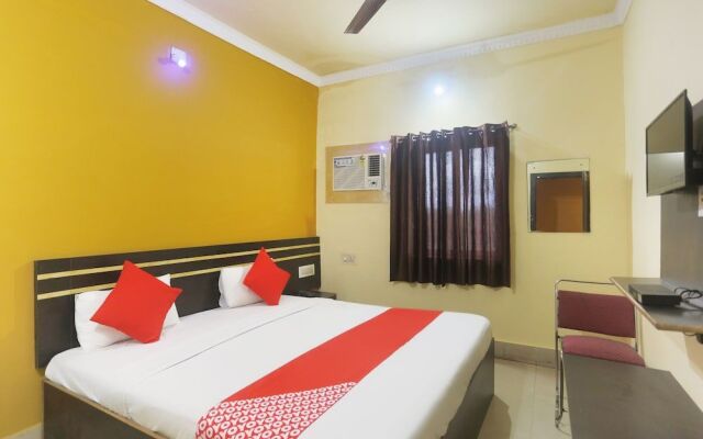 OYO 48884 Hotel Trishakti