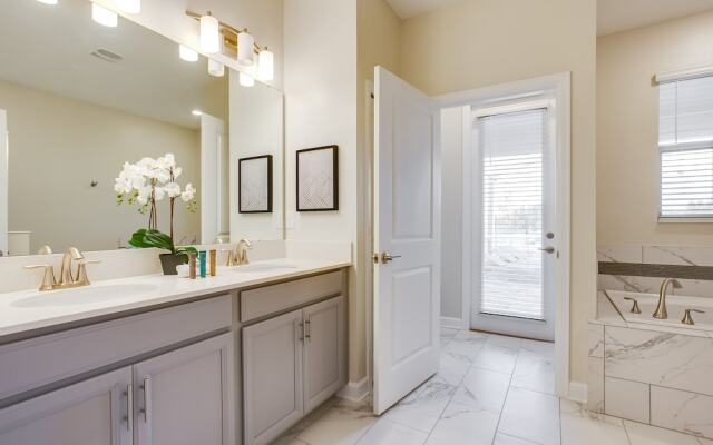 Stunning Villa w/ No Rear Neighbors! Near Disney