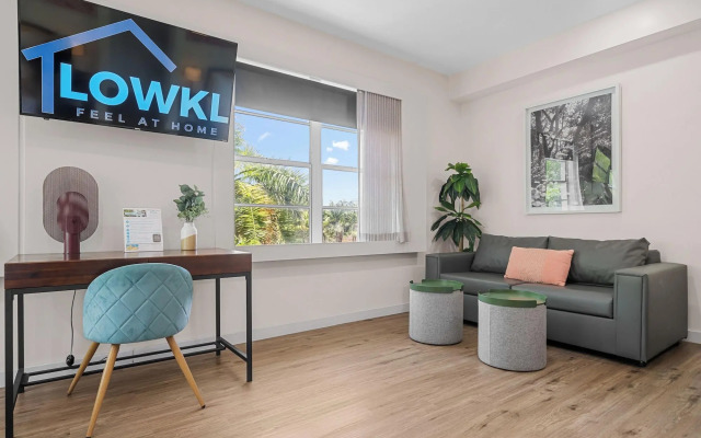 Greenview Hotel by Lowkl