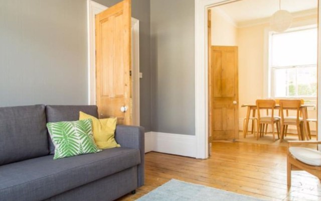 Classic Victorian House Sleeps 8 in East Brighton