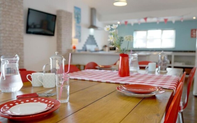 Great House for Large Groups, Lots of Space and Large Garden