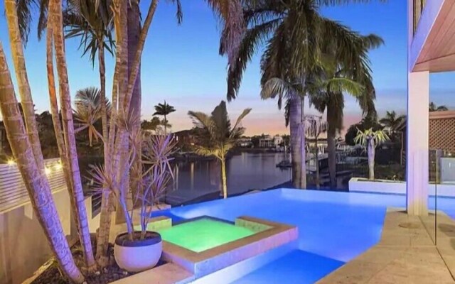 Lux Tropical Haven Mooloolaba Moonda5
