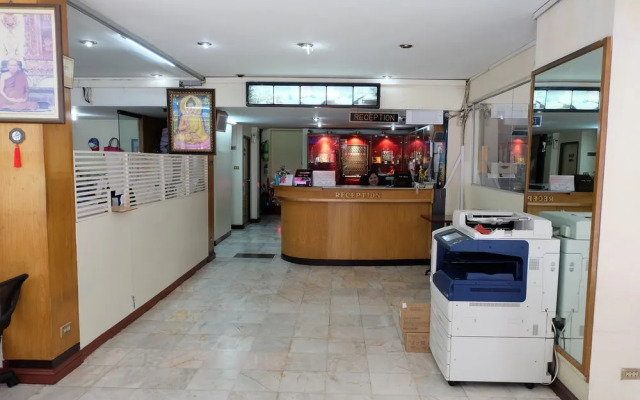 Business Inn At Sukhumvit 11 By Hjz