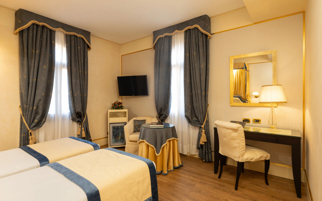 Hotel A LA Commedia