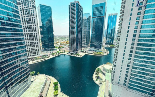 Silver - Modern Studio with lake view