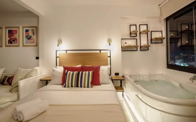 Jacuzzi Studio @ The Pyramids Free Airport Pickup