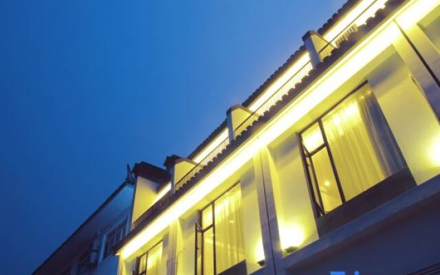 Suzhou Xishan egret waterfront Hostel