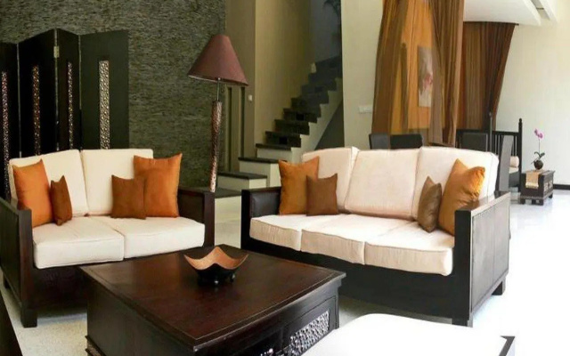Alam Warna Villa – Guest Rooms – Kuta
