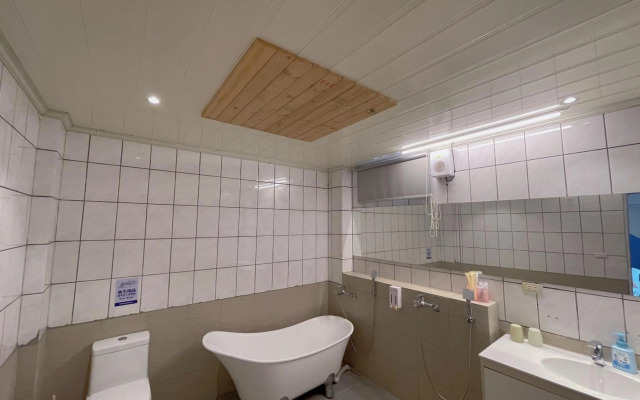 Breeze and Waves Hostel