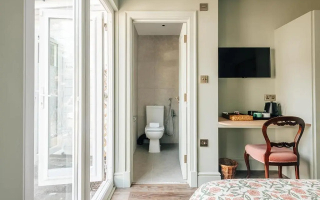 Hermes Hotel by Nestor