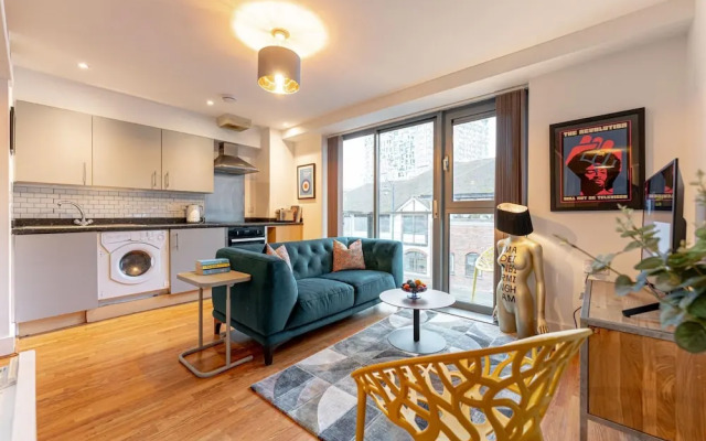Stylish 1 Bedroom Apartment - Central Birmingham, Cube and Mailbox