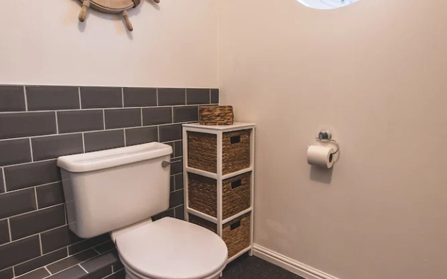 Vespasian Quay - Balcony overlooking the River Itchen - Secure & private parking