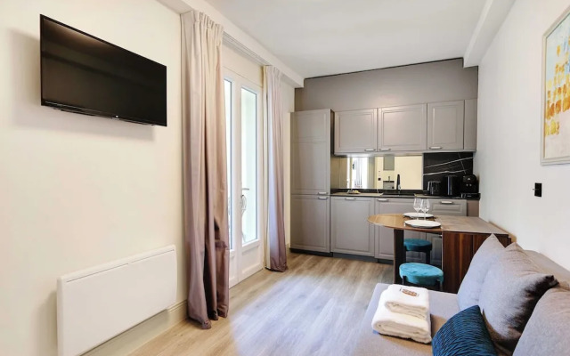 Modern Apartment With Balcony - 2br/6p- Roquette