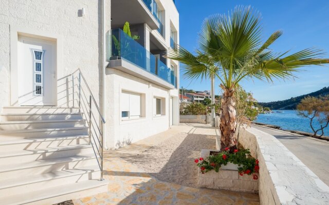 Beachfront Villa Seashell with Pool