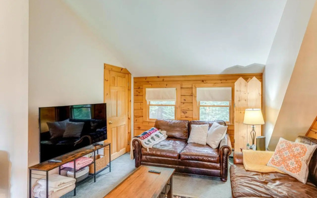 Spacious Wilmington Cabin: Walk to Lake