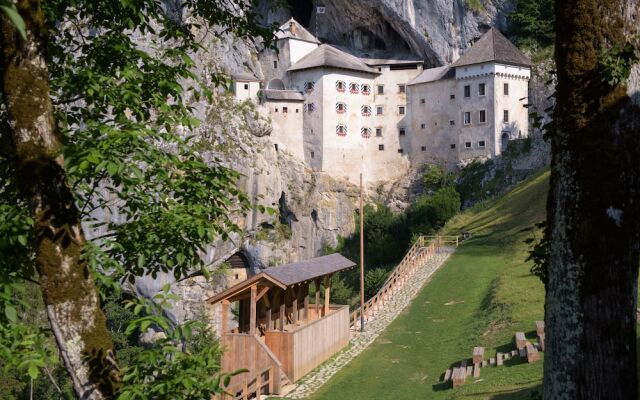 Postojna Cave Hotel Jama