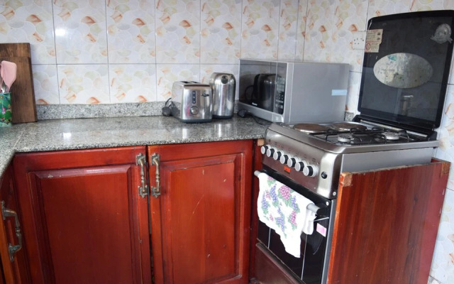 Dar es Salaam-sleeps8-parking-garden-pet Friendly
