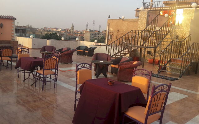 Pyramids Plateau Inn