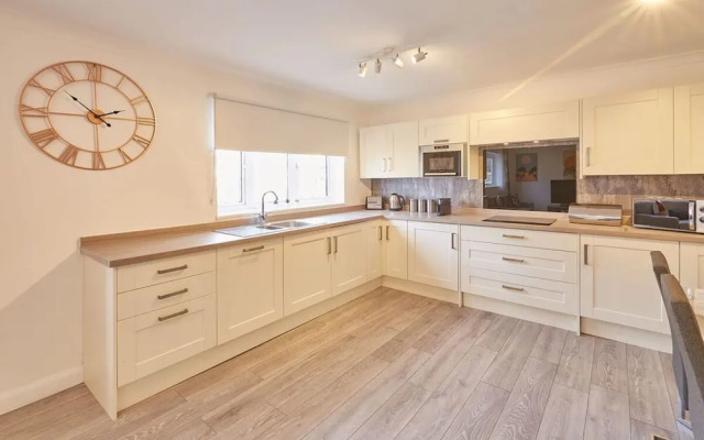 Host Stay Dacama Dene Grove