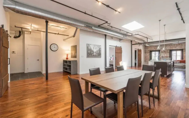 Luxurious Million-dollar Condo w/ Perfect Location