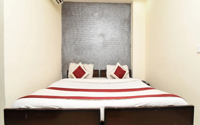 OYO 23677 Hotel Marina