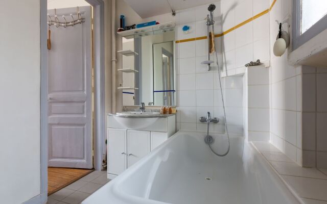 Balcony Bliss steps from the Bois de Boulogne