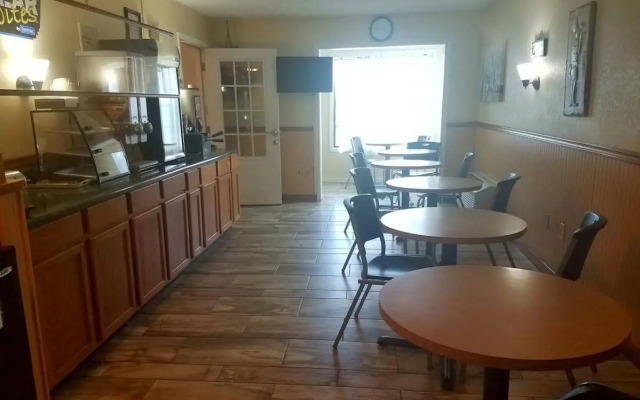 Travelodge by Wyndham Perry National Fairgrounds Area I-75