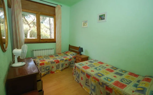 Peaceful Villa in Canyelles With Swimming Pool
