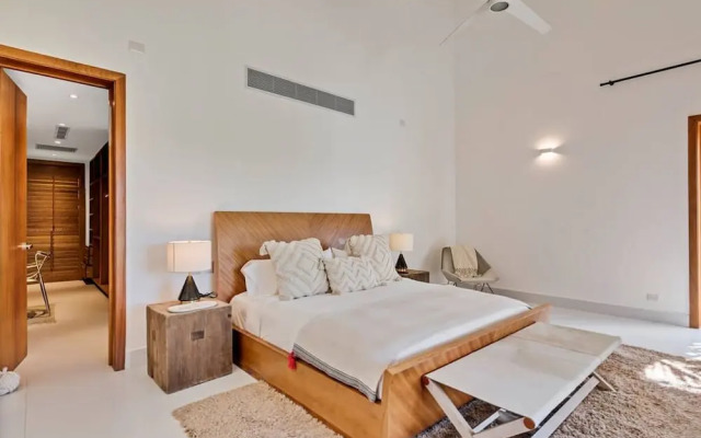 Modern Oasis Stunning Views of Golf Course River