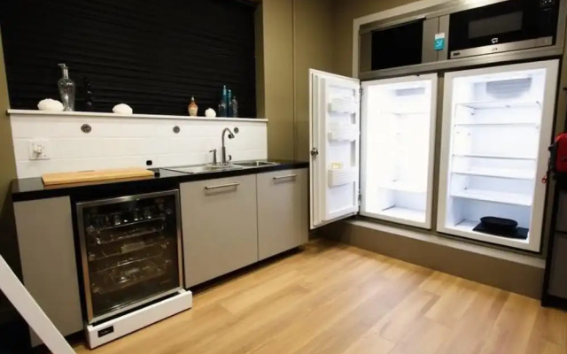 Modern 3-bed Apartment in Amsterdam