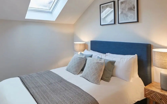 Host Stay Skyline Apartment