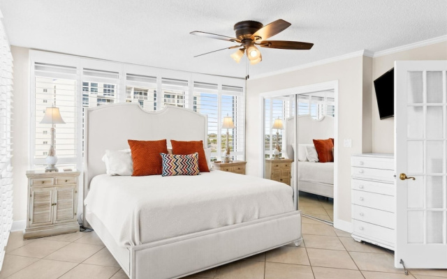Shoreline Towers 1086 3 Bedroom Condo