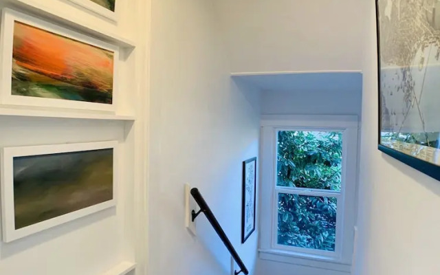 Central Queen Anne Lookout