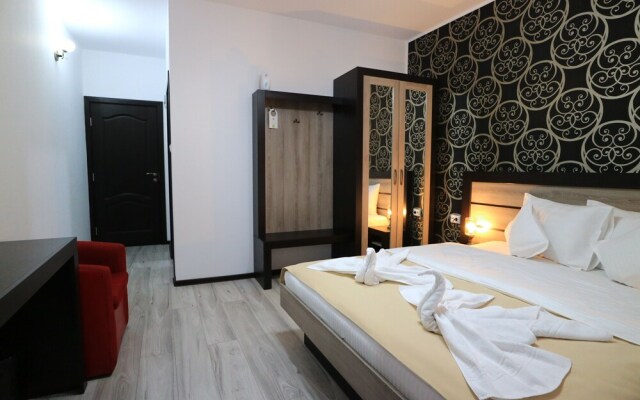 Riverside Hotel