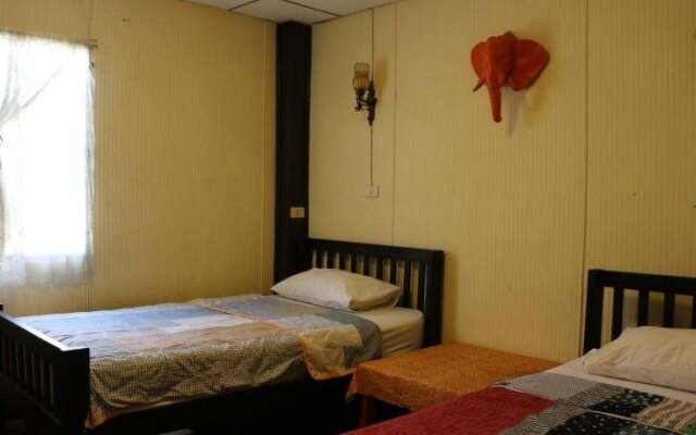 Noom Guesthouse