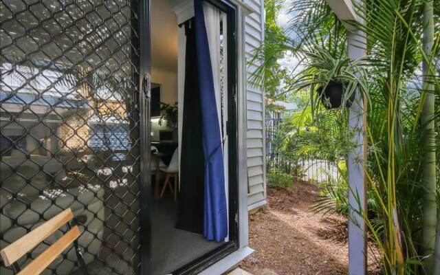 Beautiful Studio In Great Leafy Location