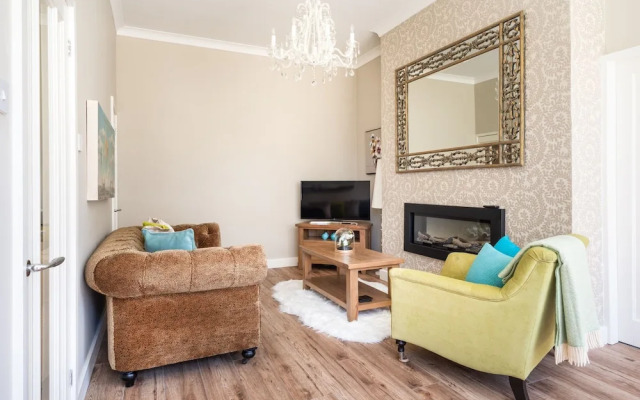 Stunning 1BR Apartment in Central York W/parking