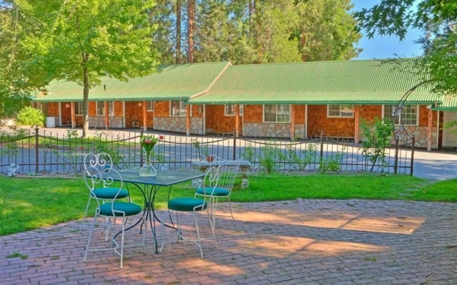 Strawberry Valley Inn